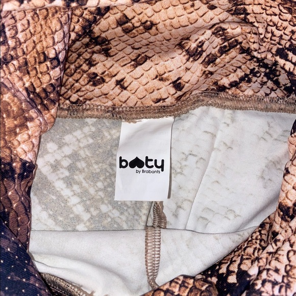 Booty By Brabants Snakeskin Leggings - One Size Fits All! - Picture 8 of 8